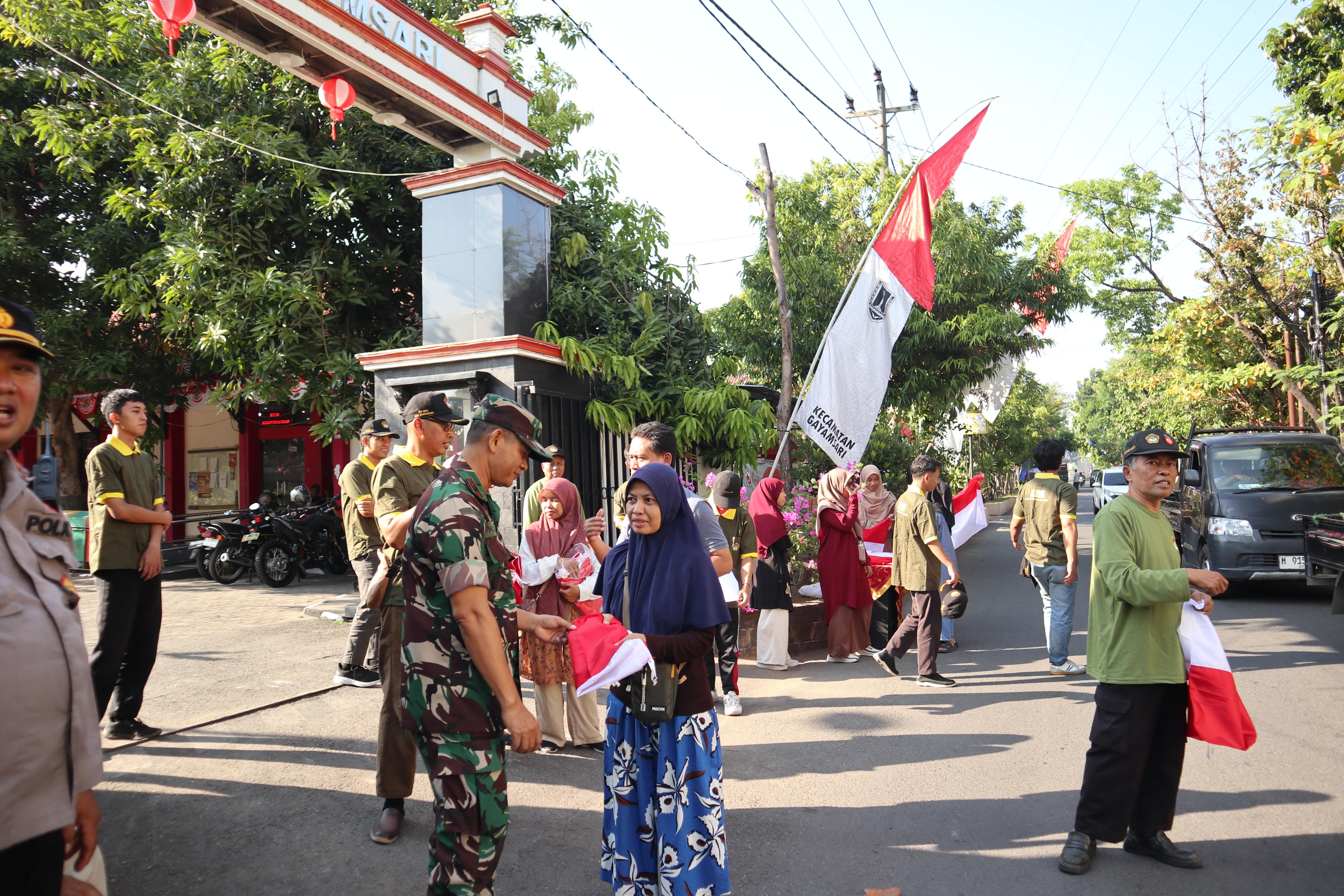 Kerja Bersama Bakti untuk Negeri : Berbagi Bendera