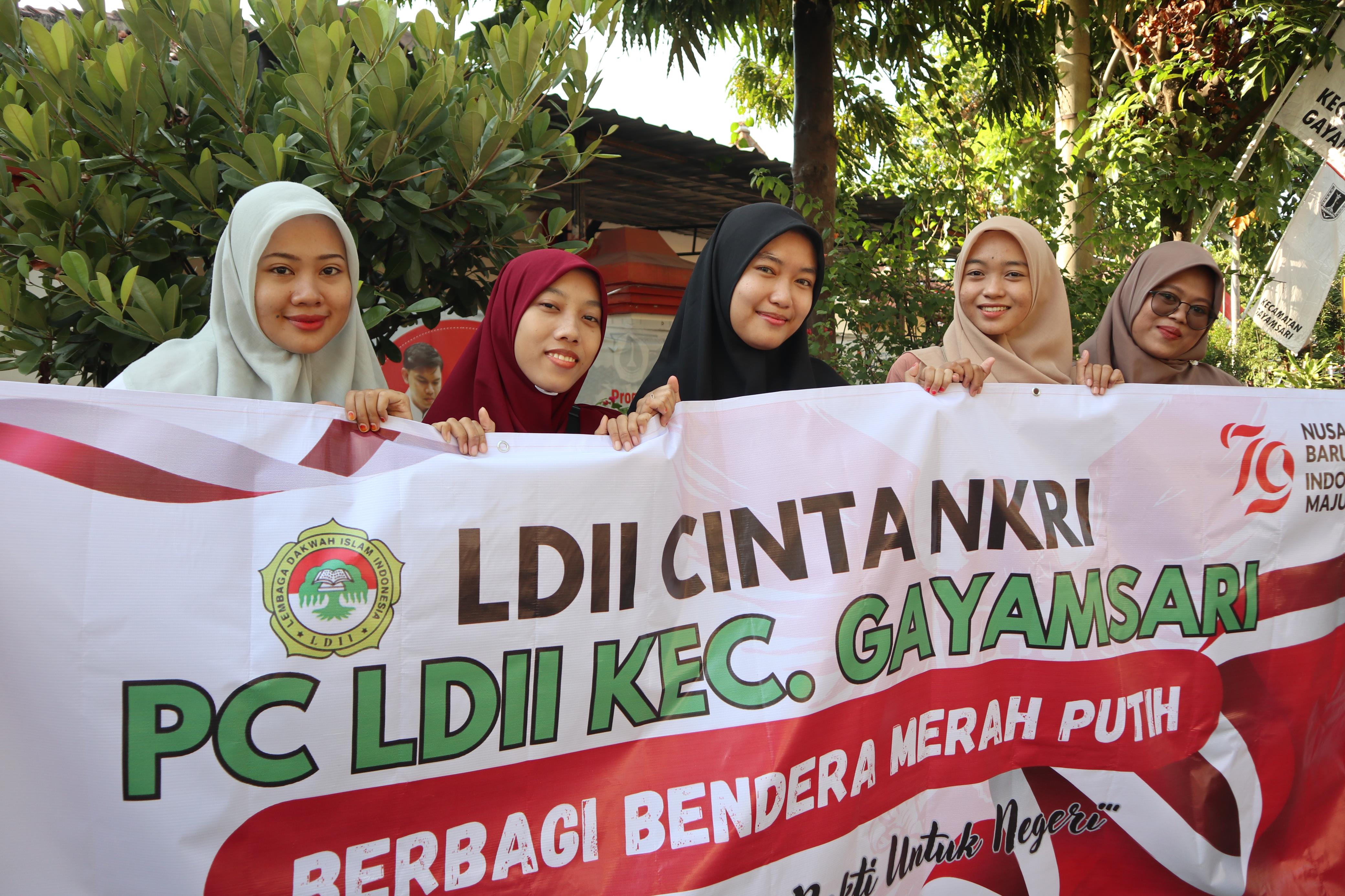 Kerja Bersama Bakti untuk Negeri : Berbagi Bendera
