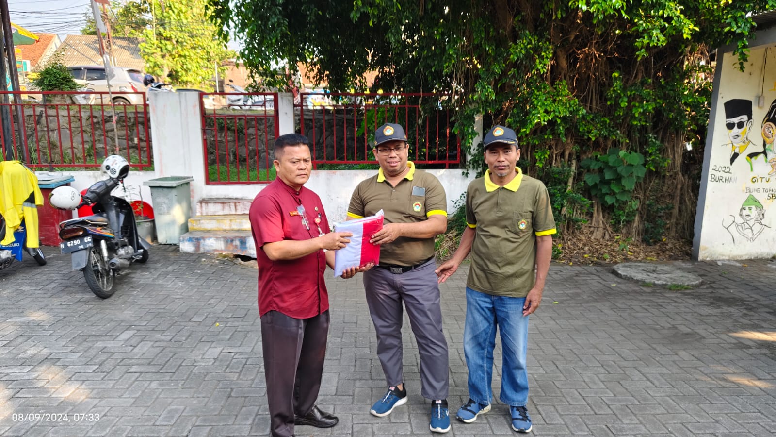Kerja Bersama Bakti untuk Negeri : Berbagi Bendera