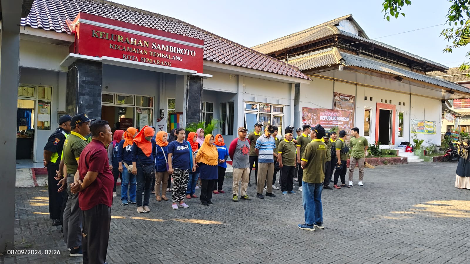 Kerja Bersama Bakti untuk Negeri : Berbagi Bendera