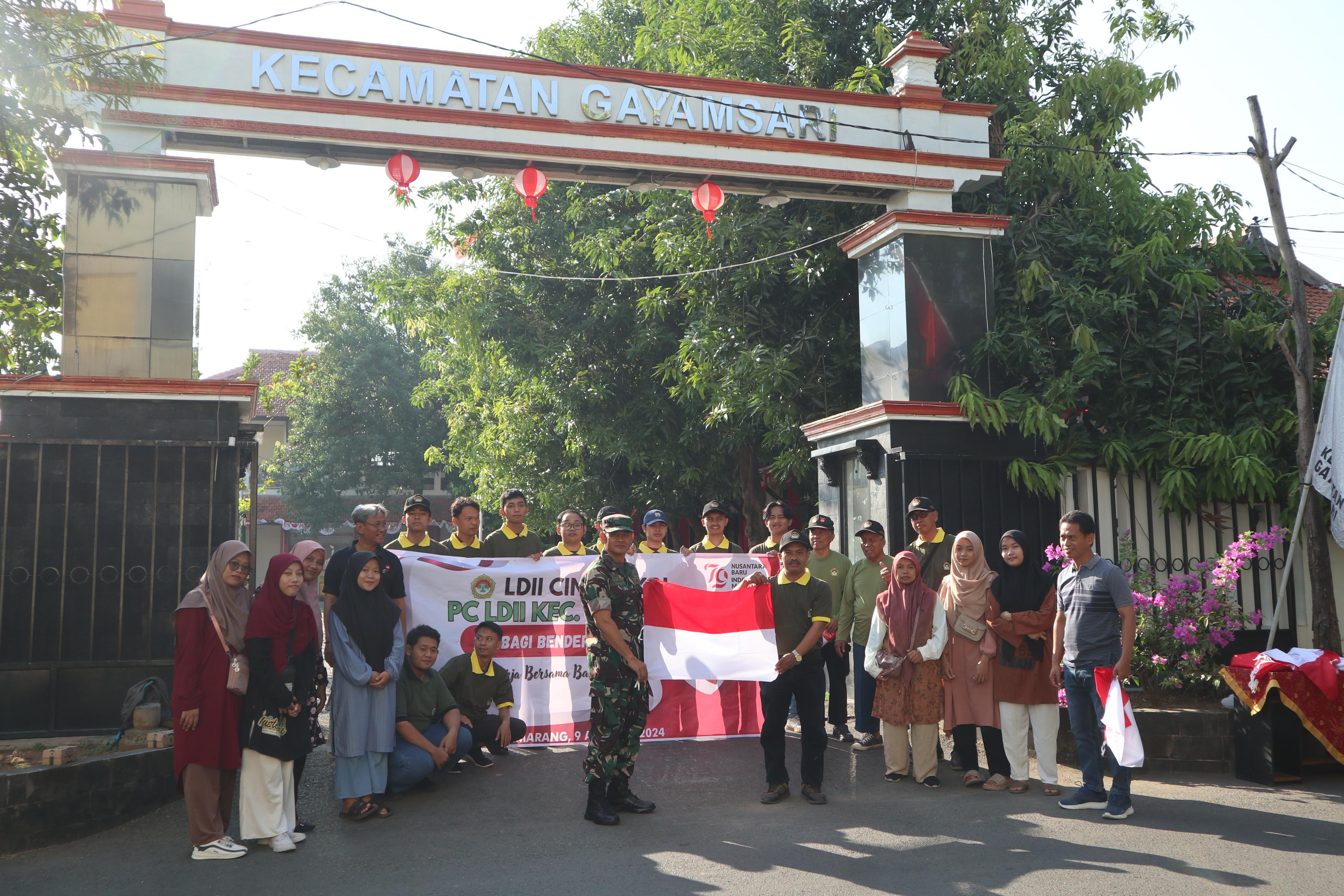 Kerja Bersama Bakti untuk Negeri : Berbagi Bendera