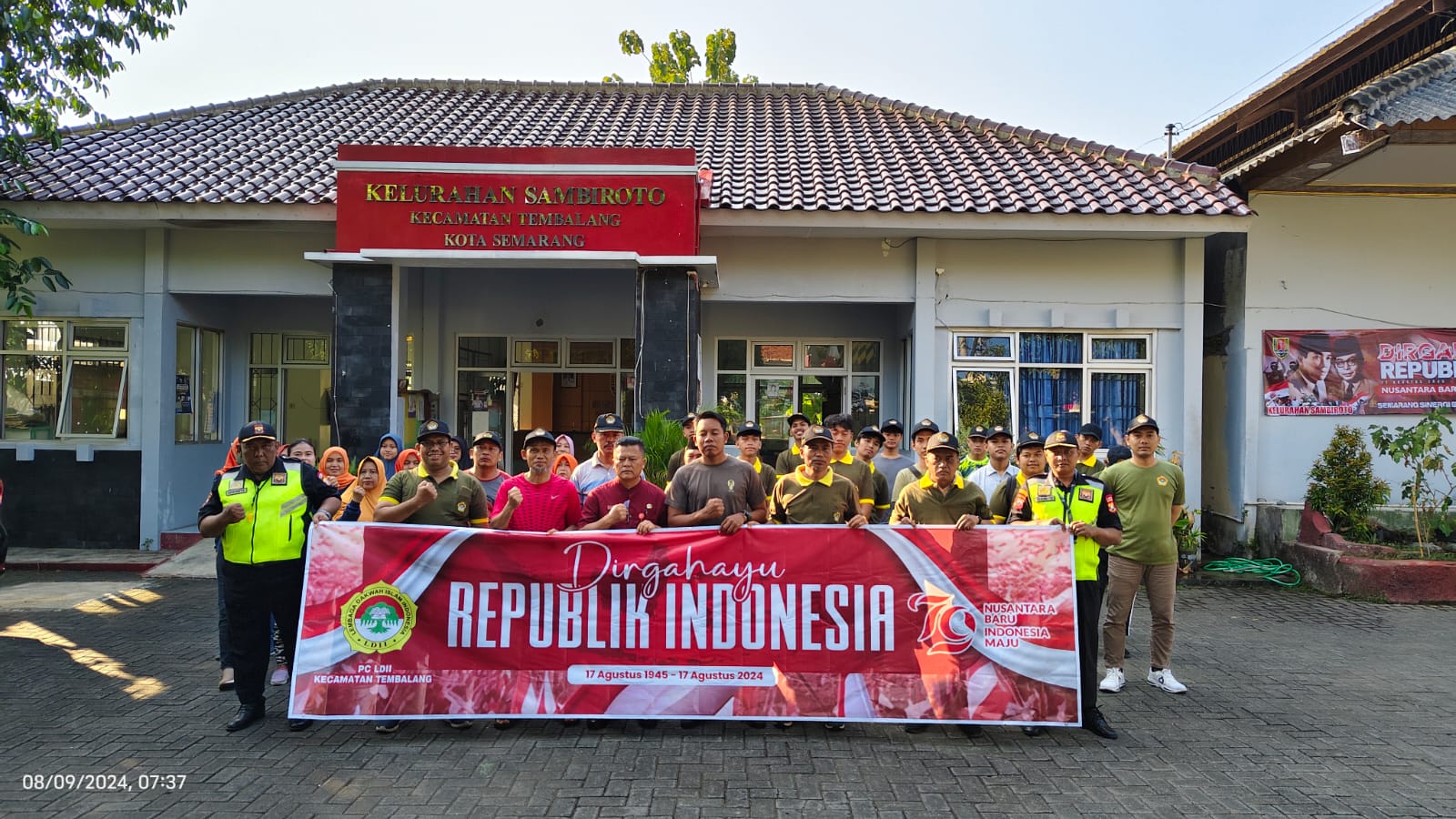 Kerja Bersama Bakti untuk Negeri : Berbagi Bendera